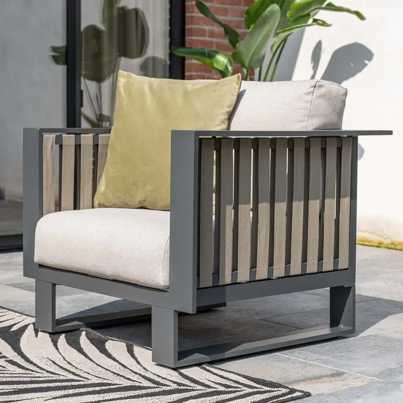 Bologna Ergonomic Outdoor Lounge Chair – Garden Impressions 1