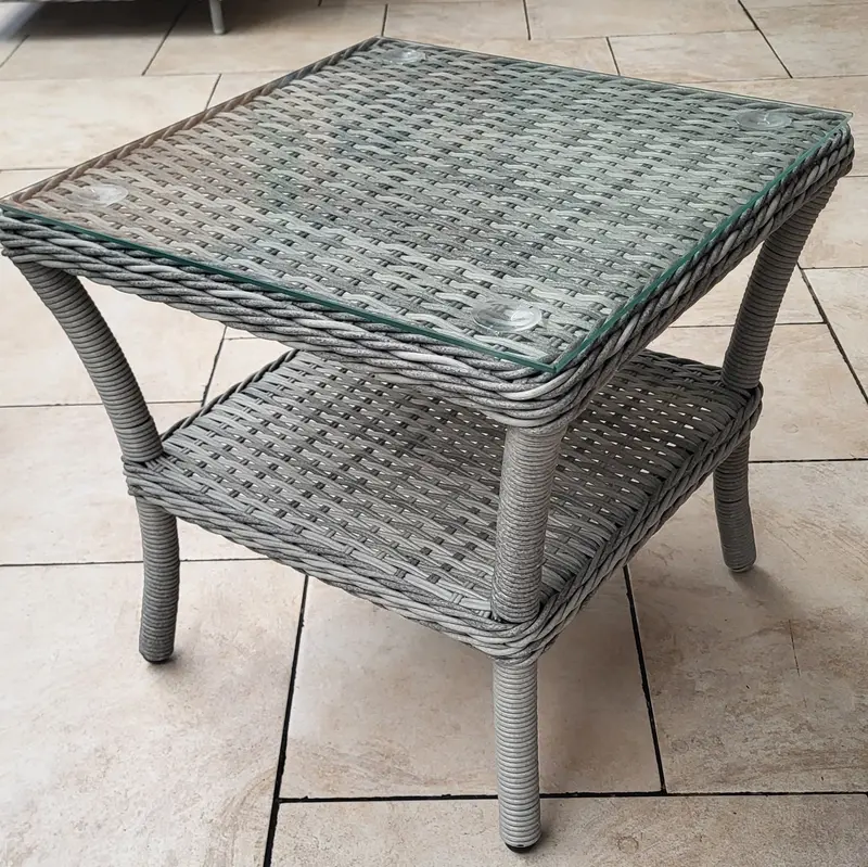 Club Compact Outdoor Side Table – Harbo Minimalist Patio Accessory 1