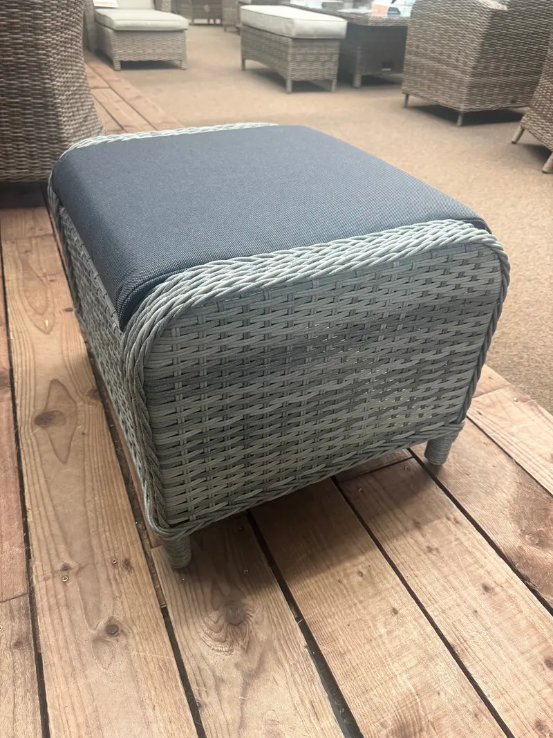 Club Medium Outdoor Footstool – Comfortable Accent Piece – Harbo 1