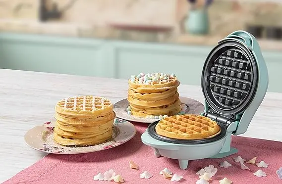Compact Retro Mini Waffle Maker – 550W, Mint-Coloured, Non-Stick, Ideal For Parties & Holidays 1