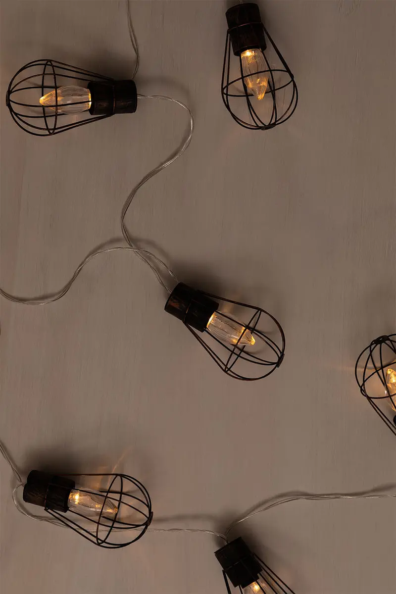 Vintage-Style Solar Led String Lights With Integrated Charger 1